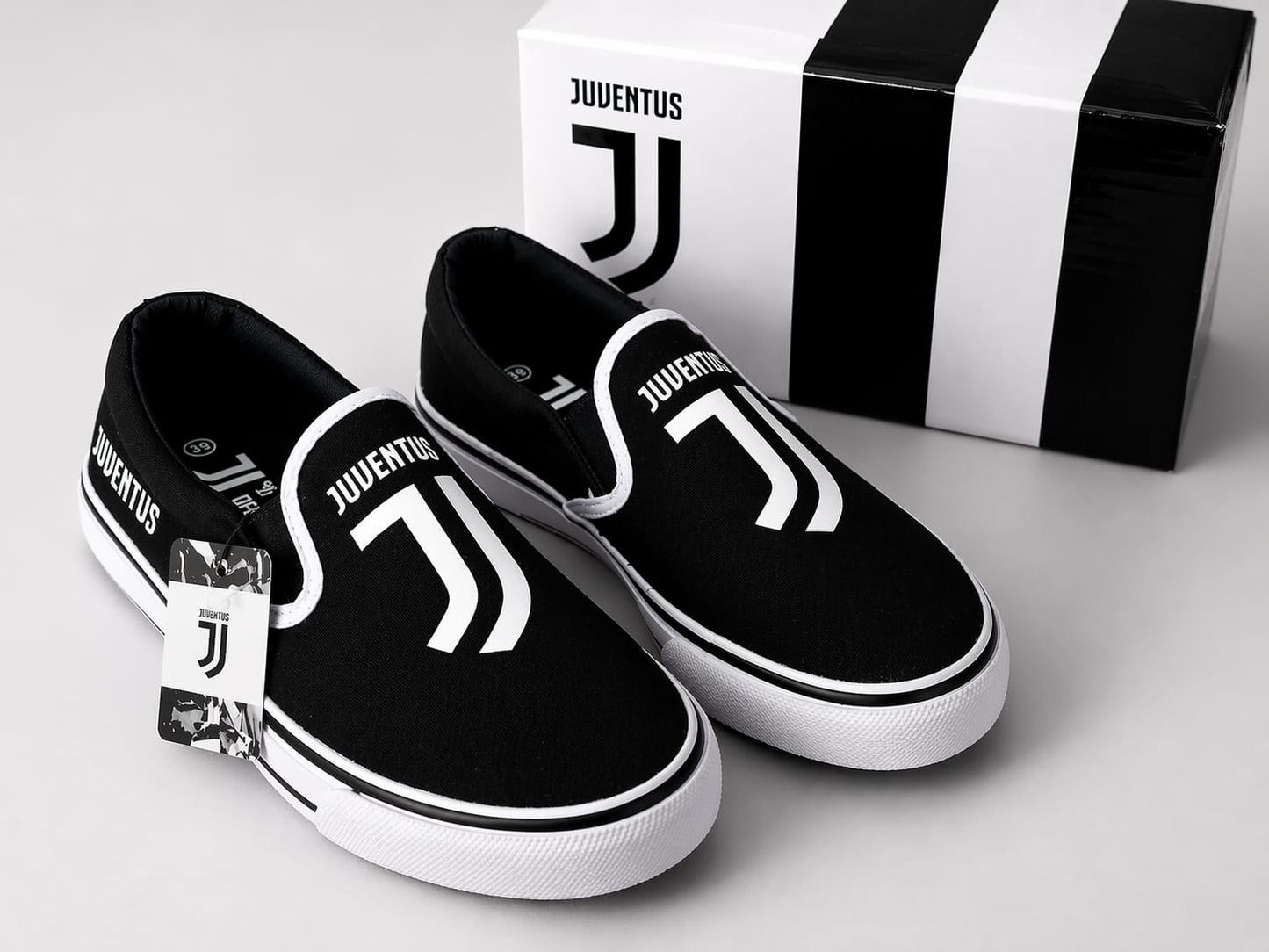 Scarpe Slip-On Juventus – Stile e Comfort